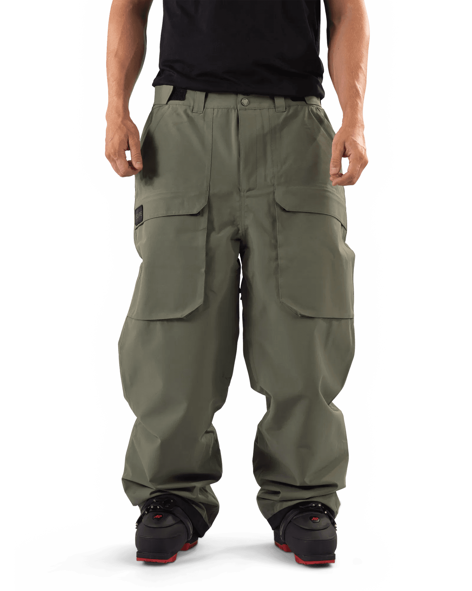 
Erobre pisten med stil i EQPE's Diego Pant M, en skibuks designet i samarbejde med den svenske freestyle-løber Oliwer 'Diego' Magnusson. Disse bukser har en ledig pasform designet til at kunne løbe uden begrænsninger og kunne håndtere mange forskellige vejrforhold.
Med heltapede sømme, vandtæthed på 10.000 mm, åndbarhed på 10.000 g/m2/24h og en PFC-fri DWR-imprægnering holder disse skibukser dig tør og komfortabel. Glem ikke de fleeceforede områder over knæene og sædet for ekstra komfort og varme. For ekstra ventilation er bukserne udstyret med ventilationslynlåse på indersiden af låret.
Alle lommer og lynlåse er dækket med vindklap eller låg for at beskytte mod fugt og vind.
Diego Pant M har ekstra forstærkning på den nederste kant for at øge holdbarheden, hvor der er mest slitage. I bukseåbningen sidder snelås med non-slip-for, og for yderligere at reducere risikoen for sneindtrængen eller bare skræddersy stilen har buksernes benafslutninger en justerbar snorelukning.
Bukserne har en løs og ledig pasform med formsyede knæ. Vi har også tilføjet tre tilslutningsløkker for at gøre det muligt at bruge seler (Bemærk! Seler medfølger ikke)
Ejer pisten, parken eller hvad end du foretrækker i Diego Pant M fra EQPE!
Med heltapede sømme, vandtæthed på 10.000 mm, åndbarhed på 10.000 g/m2/24h og en PFC-fri DWR-imprægnering holder disse skibukser dig tør og komfortabel. Glem ikke de fleeceforede områder over knæene og sædet for ekstra komfort og varme. For ekstra ventilation er bukserne udstyret med ventilationslynlåse på indersiden af låret.
Alle lommer og lynlåse er dækket med vindklap eller låg for at beskytte mod fugt og vind.
Diego Pant M har ekstra forstærkning på den nederste kant for at øge holdbarheden, hvor der er mest slitage. I bukseåbningen sidder snelås med non-slip-for, og for yderligere at reducere risikoen for sneindtrængen eller bare skræddersy stilen har buksernes benafslutninger en justerbar snorelukning.
Bukserne har en løs og ledig pasform med formsyede knæ. Vi har også tilføjet tre tilslutningsløkker for at gøre det muligt at bruge seler (Bemærk! Seler medfølger ikke)
Ejer pisten, parken eller hvad end du foretrækker i Diego Pant M fra EQPE!
4.5
Baserat på 66 recensioner
47
12
2
0
5
Upplevd storlek
LitenPerfektStor
Tuva
13/02/2025Verifierad köpare
5/5
Lidt kortere end jeg troede, ellers meget tilfreds. Pæn oversize men lidt kort
Passform:
normalKöpt storlek:
MFärg:
Navy Blazer![Lichen Green