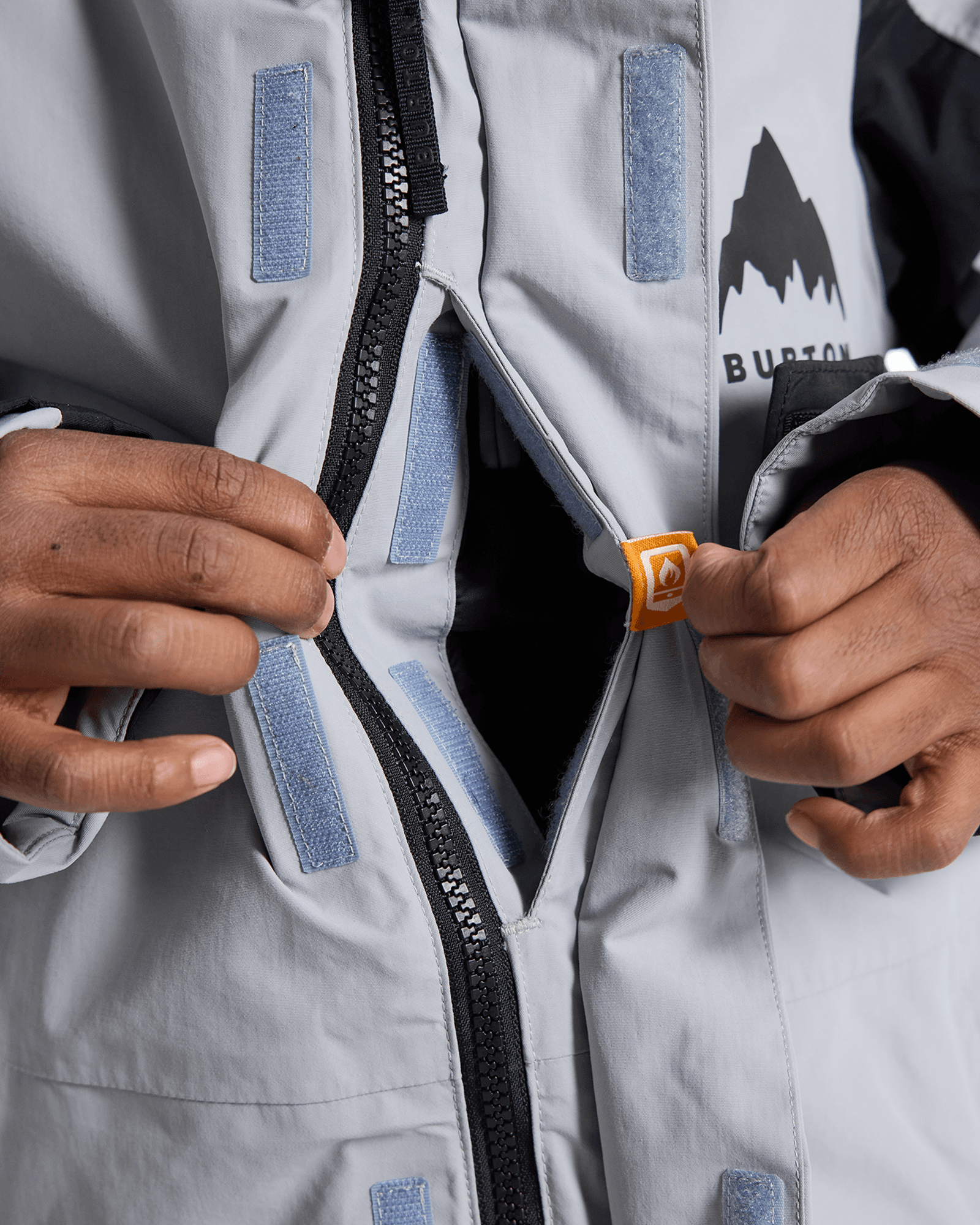 Silver Sconce/True Black